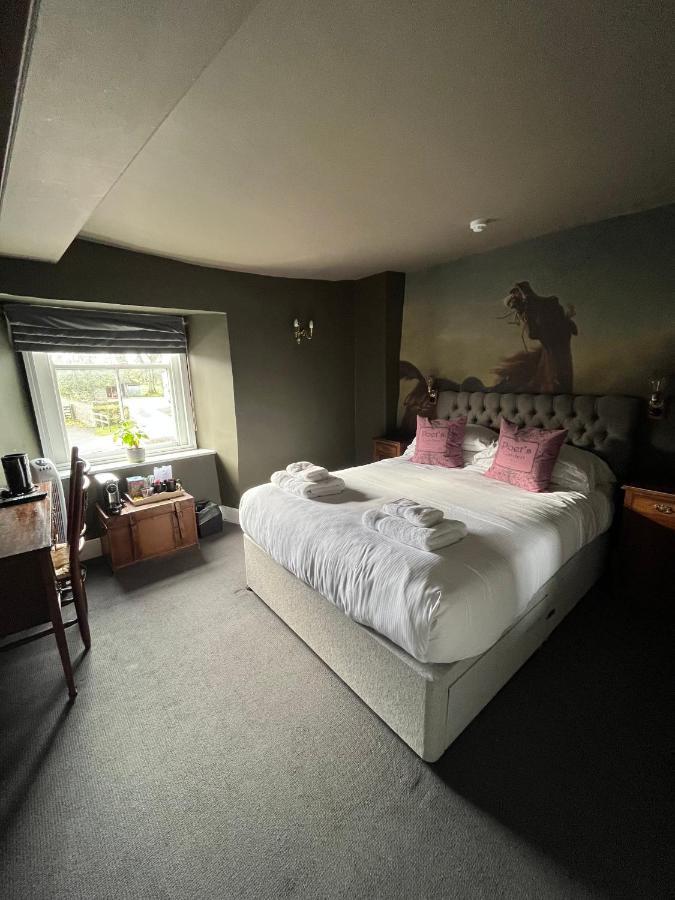 Hotel The Kings Arms Didmarton Exterior foto