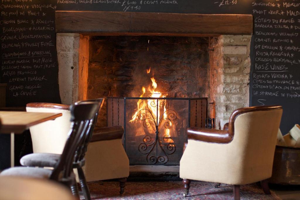 Hotel The Kings Arms Didmarton Exterior foto