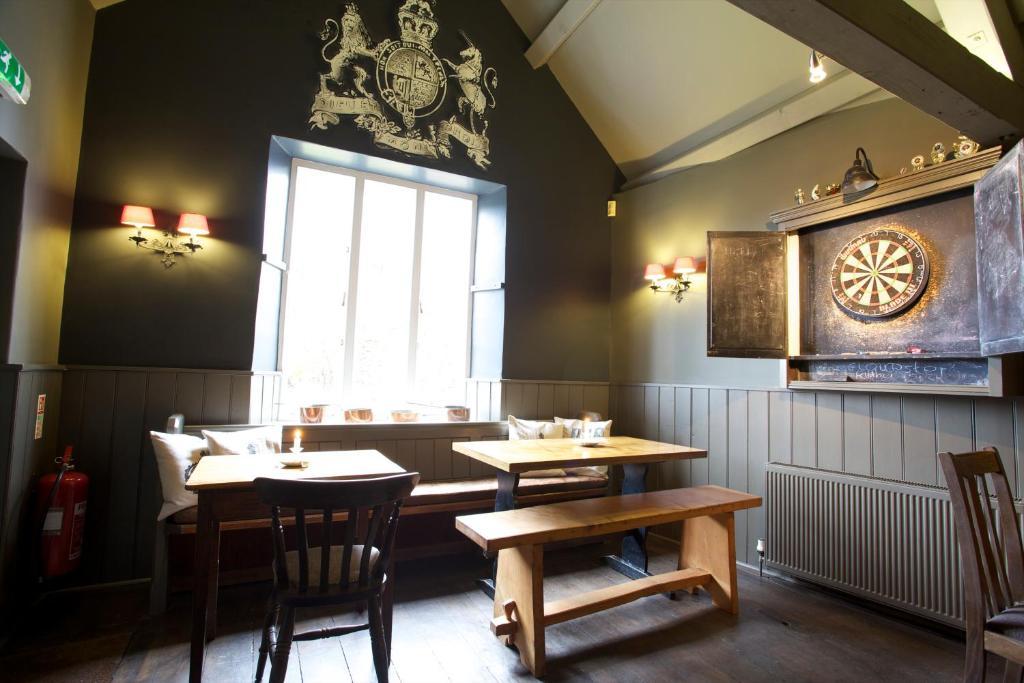 Hotel The Kings Arms Didmarton Exterior foto