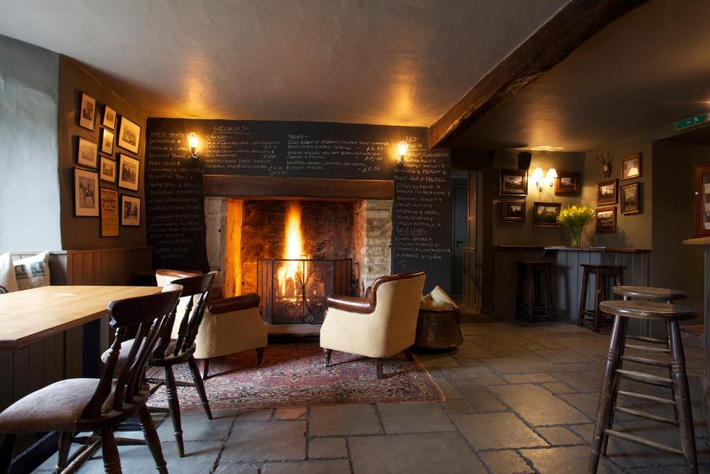 Hotel The Kings Arms Didmarton Exterior foto