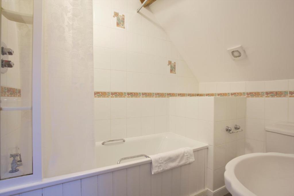 Hotel The Kings Arms Didmarton Zimmer foto