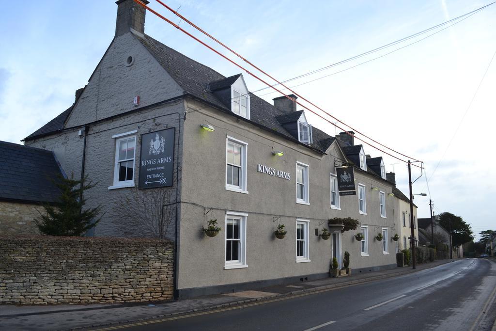 Hotel The Kings Arms Didmarton Exterior foto